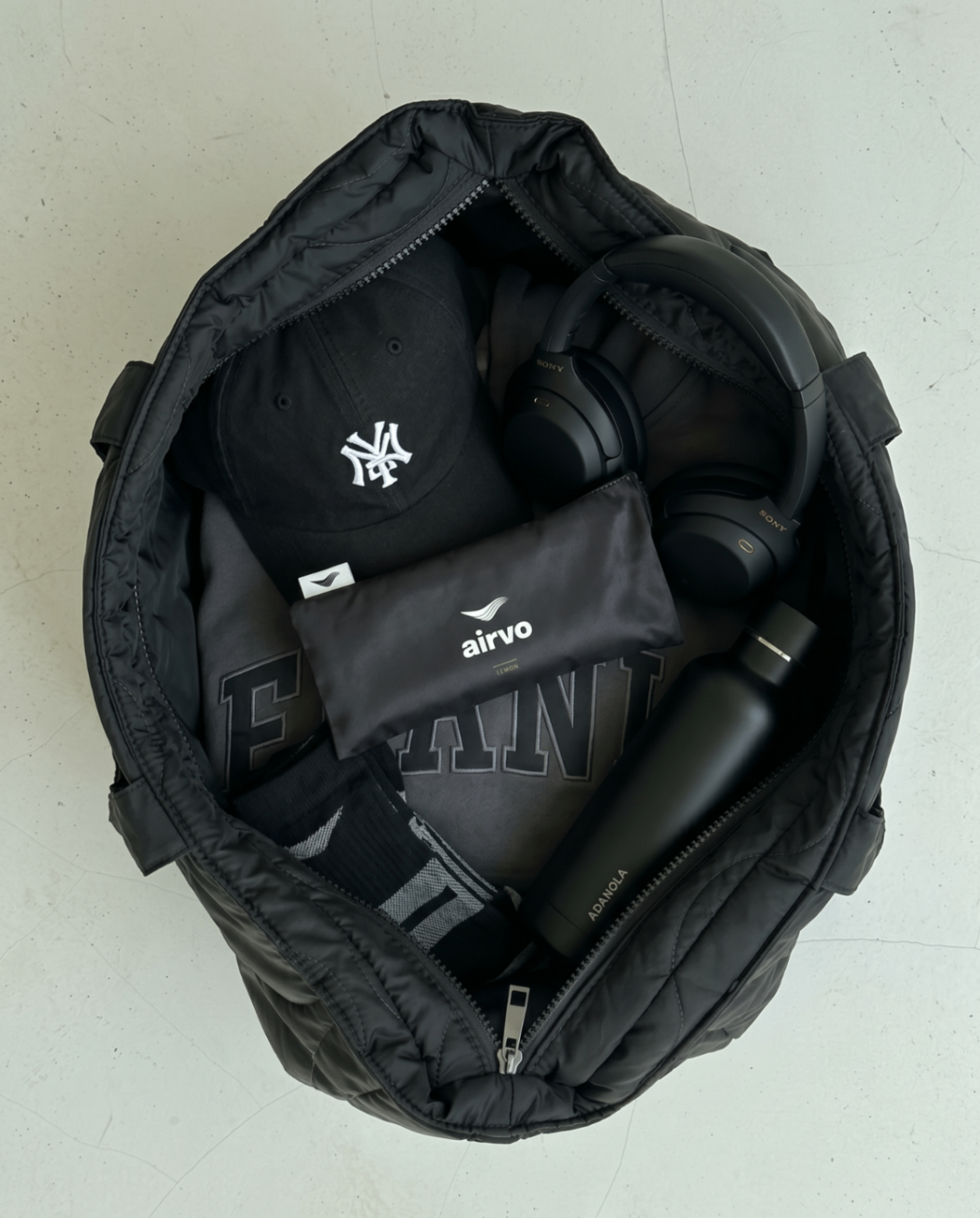 AIRVO Moment in schwarzer Tasche